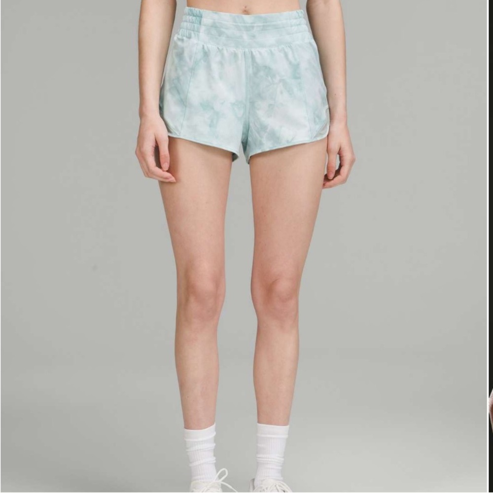 Lululemon Hotty Hot High-Rise Lined Short 2.5”